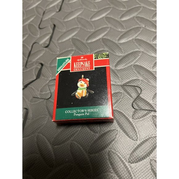 Hallmark Penguin Pal Miniature Ornament Cake Topper Christmas 1988 First Series - Picture 3 of 8